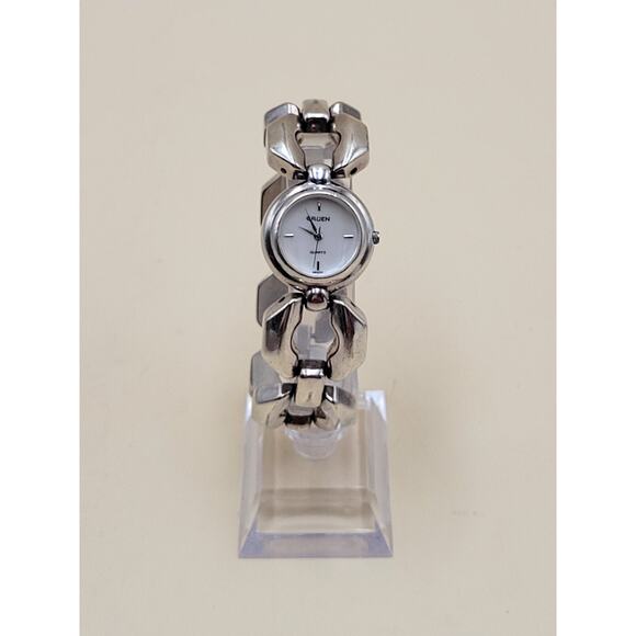 Vintage Gruen Ladies Watch Swiss Quartz ETA 902.104 Silver Tone Bracelet Rare main image 7